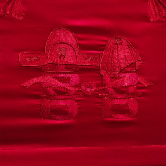 91家纺网 家纺一手货源 找家纺 慕她家纺 2026慕她大花工艺款全棉纯棉婚庆四件套大红色刺绣结婚床上用品 走进幸福 红