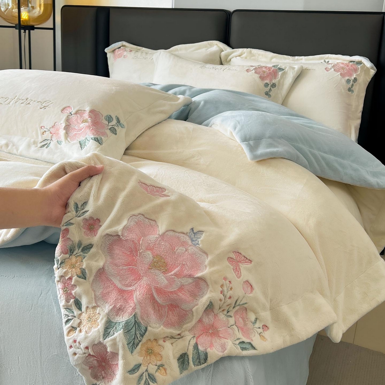 91家纺网 家纺一手货源 找家纺 （总）润锦云 2026新款牛奶绒刺绣四件套-花之韵