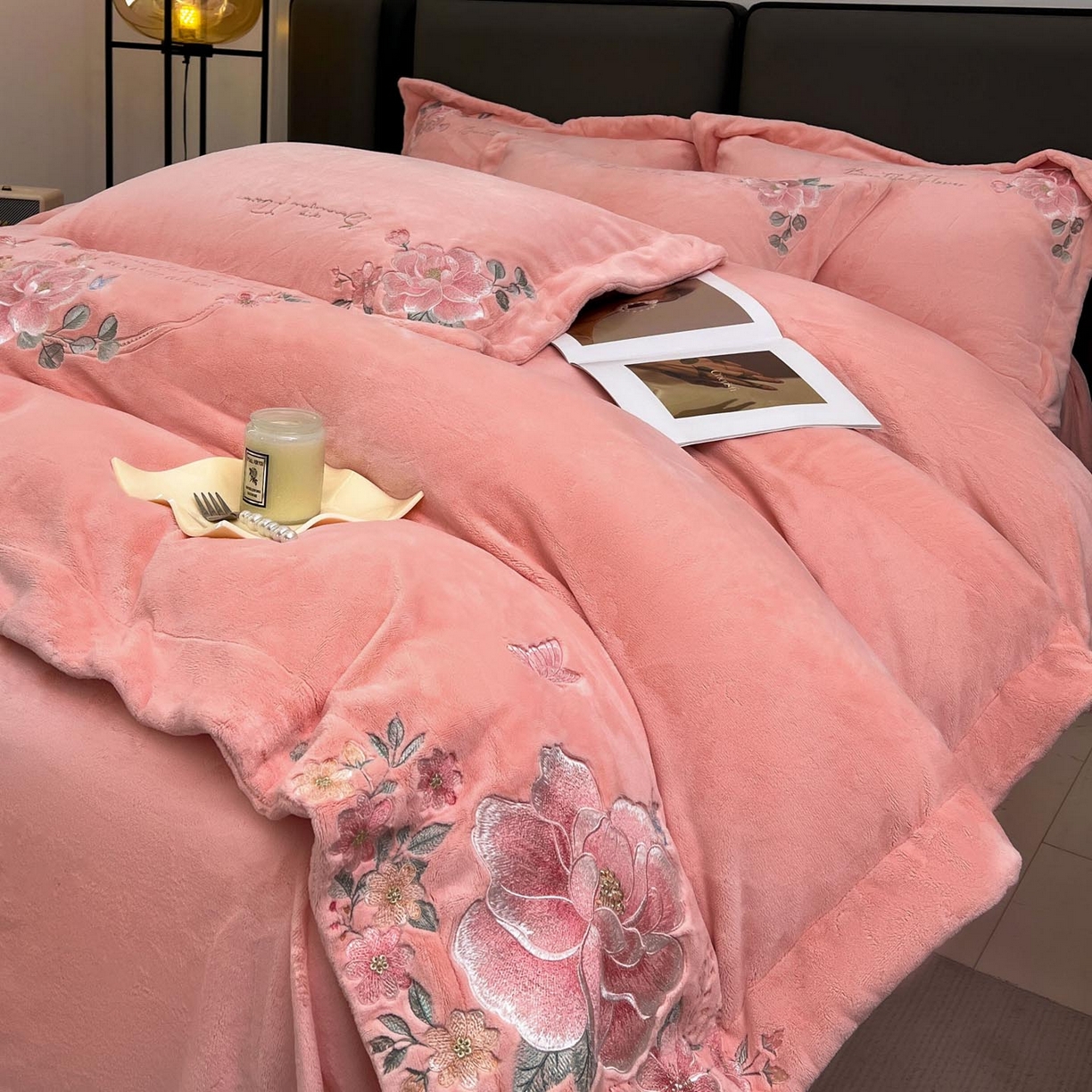 91家纺网 家纺一手货源 找家纺 润锦云 2026新款牛奶绒刺绣四件套-花之韵 花之韵-樱花粉