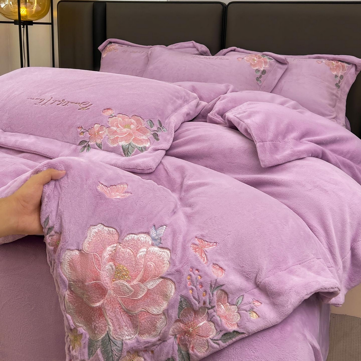 91家纺网 家纺一手货源 找家纺 （总）润锦云 2026新款牛奶绒刺绣四件套-花之韵