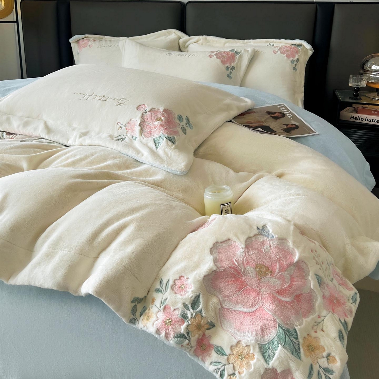 91家纺网 家纺一手货源 找家纺 润锦云 2026新款牛奶绒刺绣四件套-花之韵 花之韵-奶昔白+天空蓝