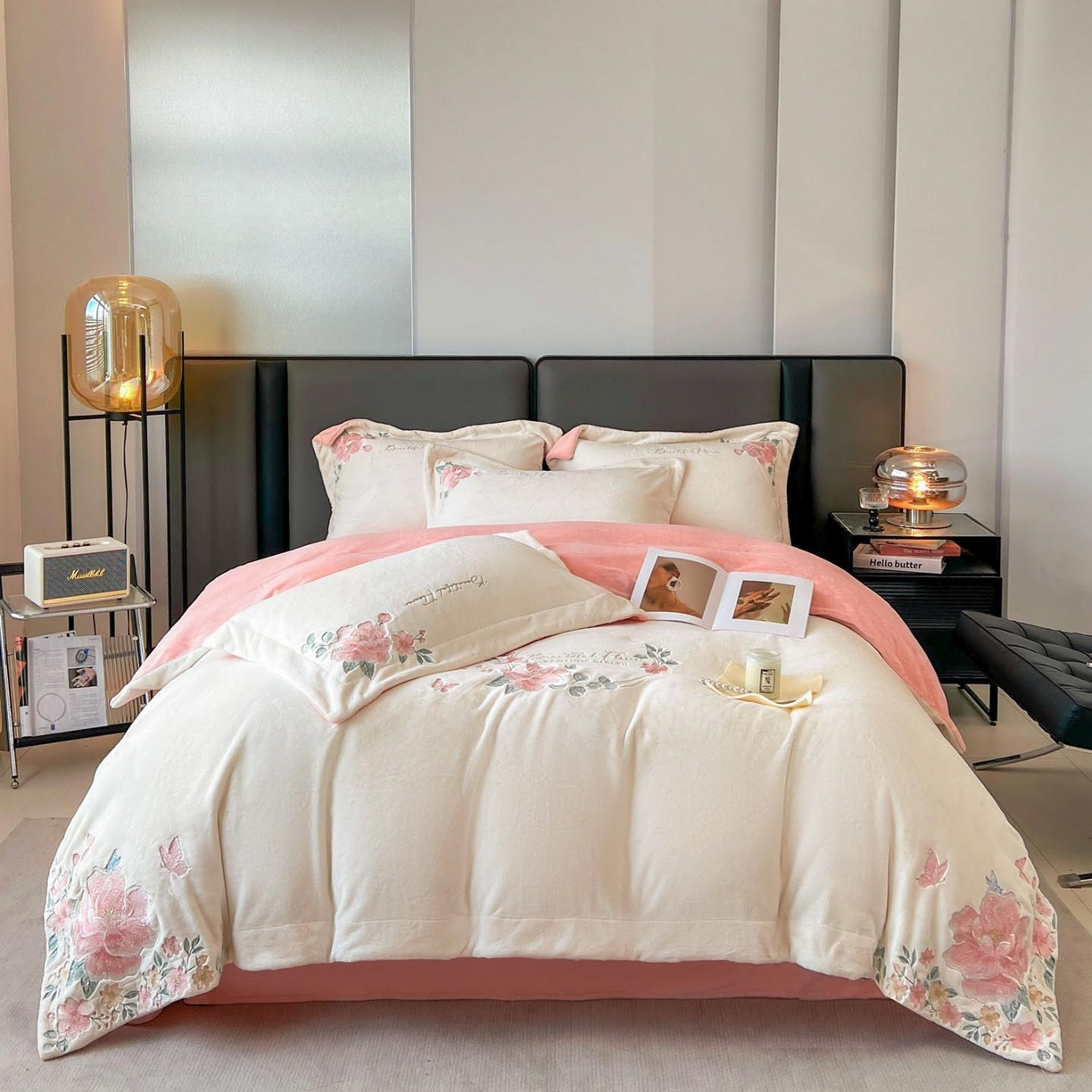 91家纺网 家纺一手货源 找家纺 润锦云 2026新款牛奶绒刺绣四件套-花之韵 花之韵-奶昔白+粉