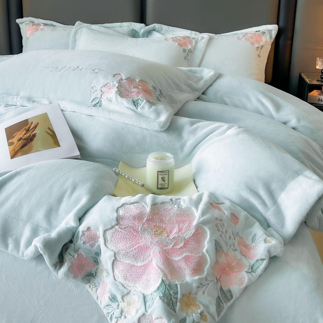 91家纺网 家纺一手货源 找家纺 润锦云 2026新款牛奶绒刺绣四件套-花之韵 花之韵-天空蓝