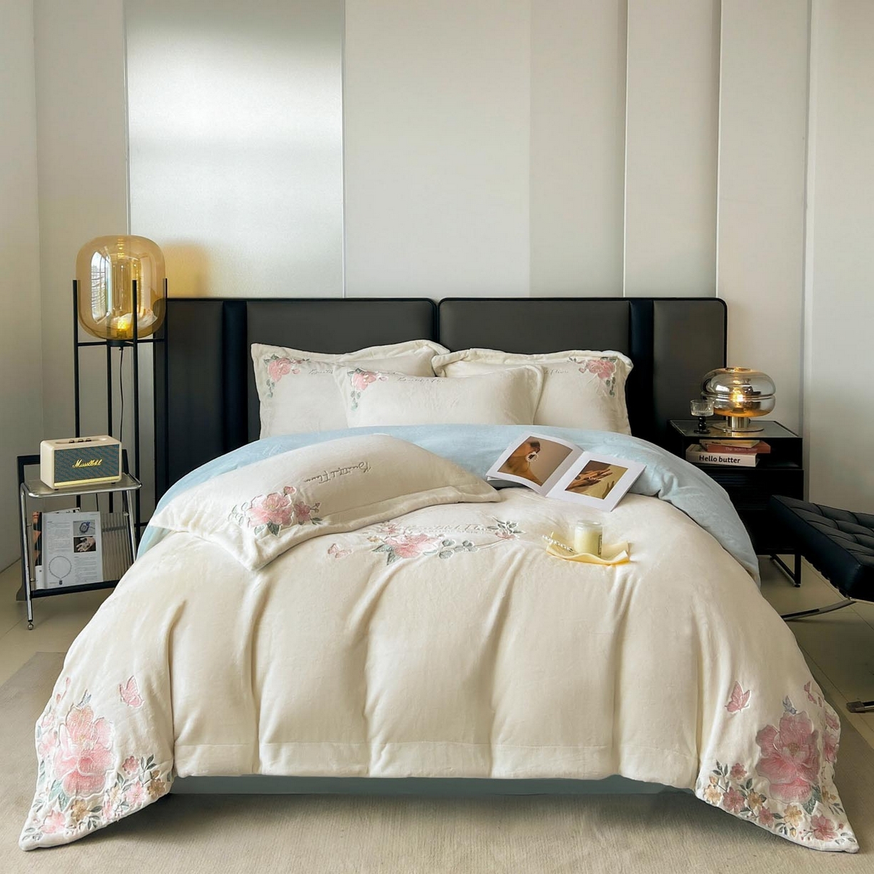 91家纺网 家纺一手货源 找家纺 润锦云 2026新款牛奶绒刺绣四件套-花之韵 花之韵-奶昔白+天空蓝