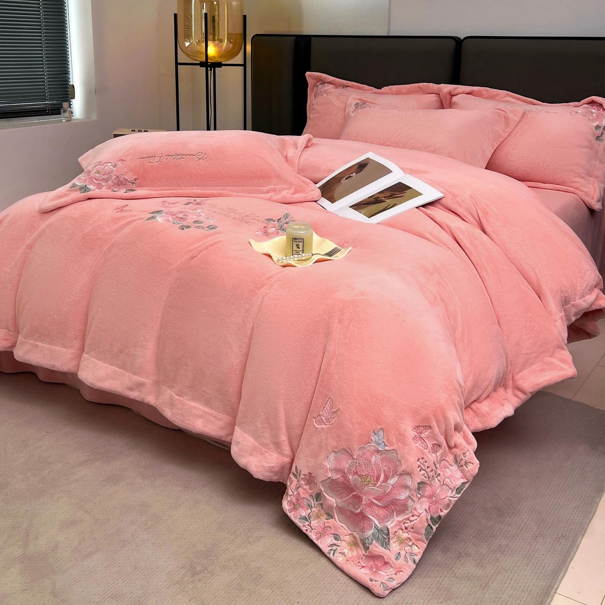 91家纺网 家纺一手货源 找家纺 润锦云 2026新款牛奶绒刺绣四件套-花之韵 花之韵-樱花粉
