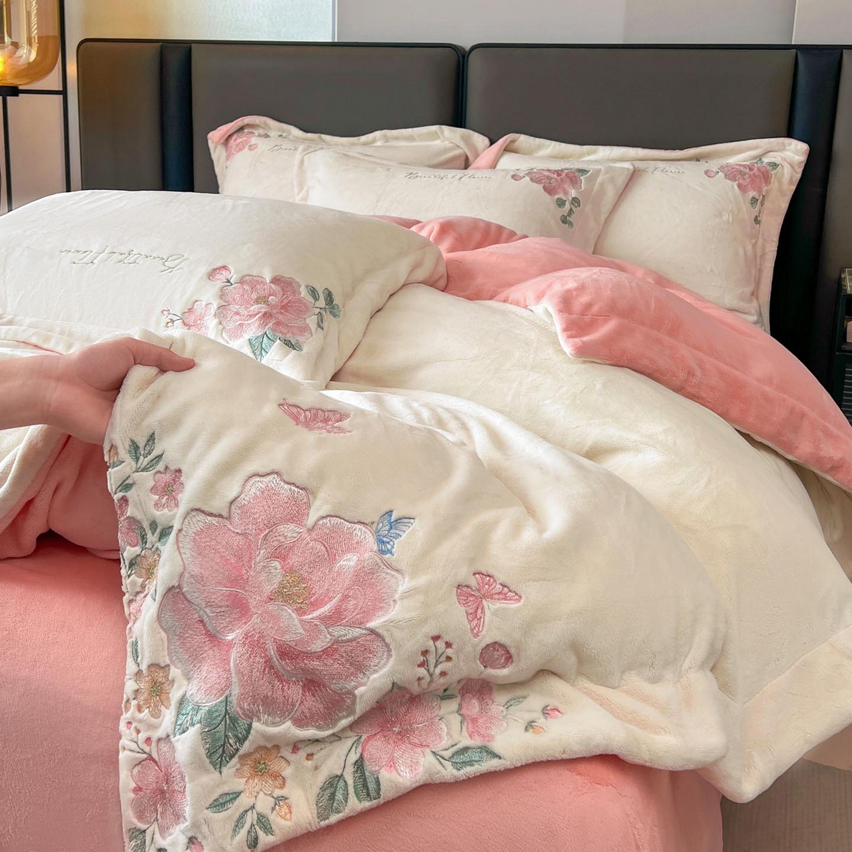 润锦云 2026新款牛奶绒刺绣四件套-花之韵 花之韵-奶昔白+粉