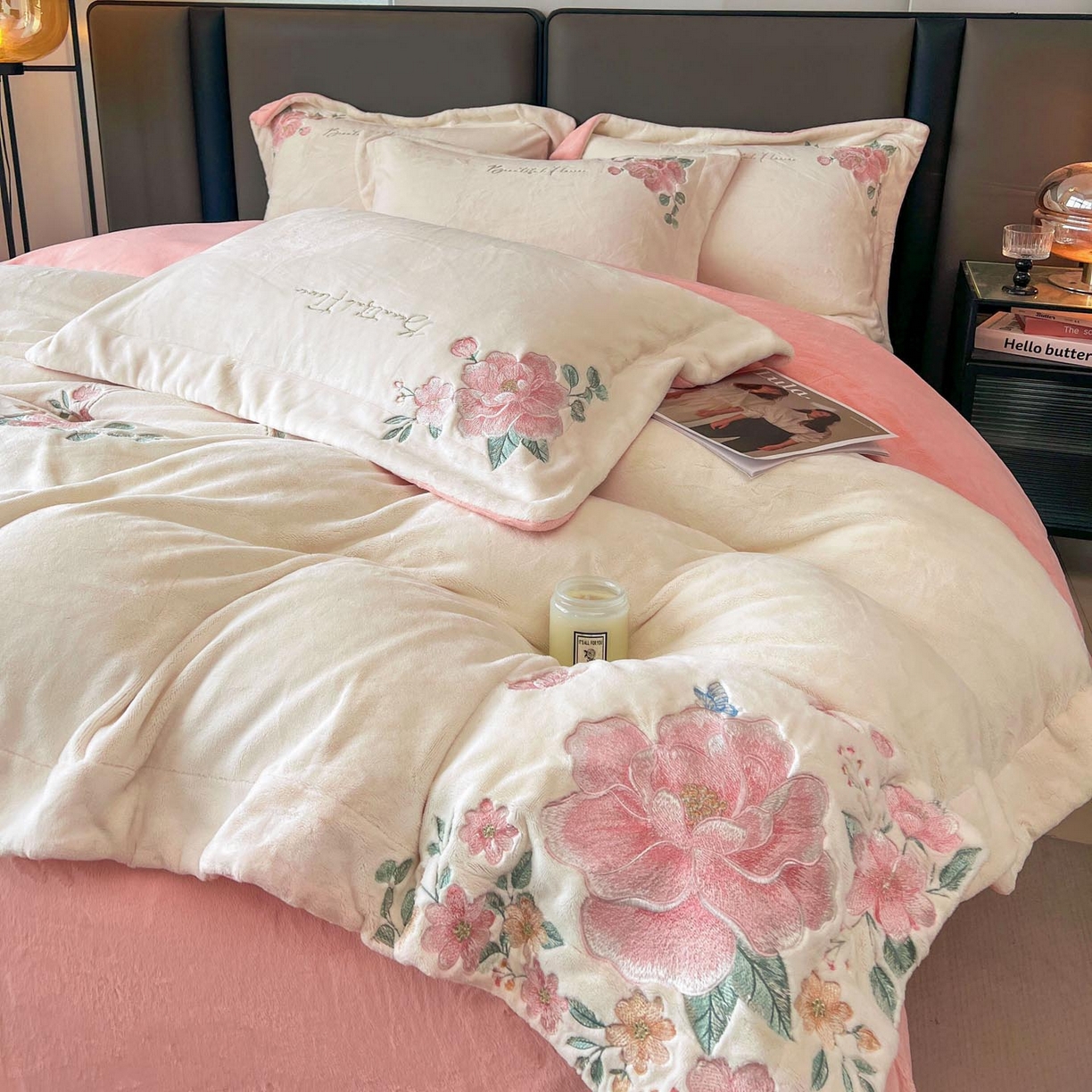 91家纺网 家纺一手货源 找家纺 润锦云 2026新款牛奶绒刺绣四件套-花之韵 花之韵-奶昔白+粉