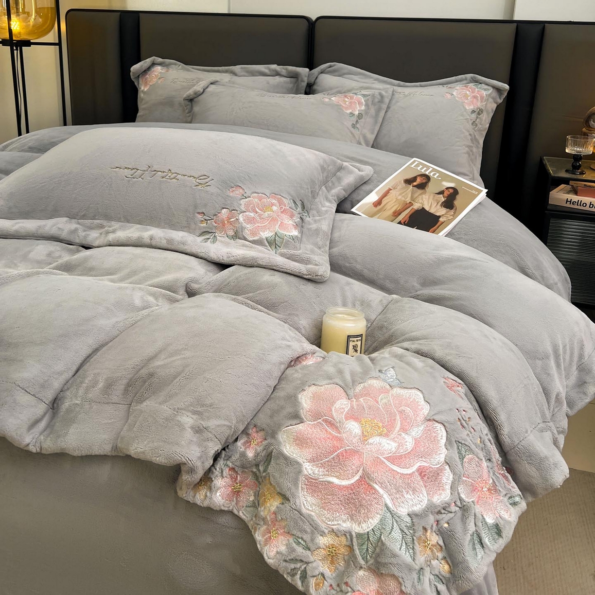 91家纺网 家纺一手货源 找家纺 润锦云 2026新款牛奶绒刺绣四件套-花之韵 花之韵-香草灰