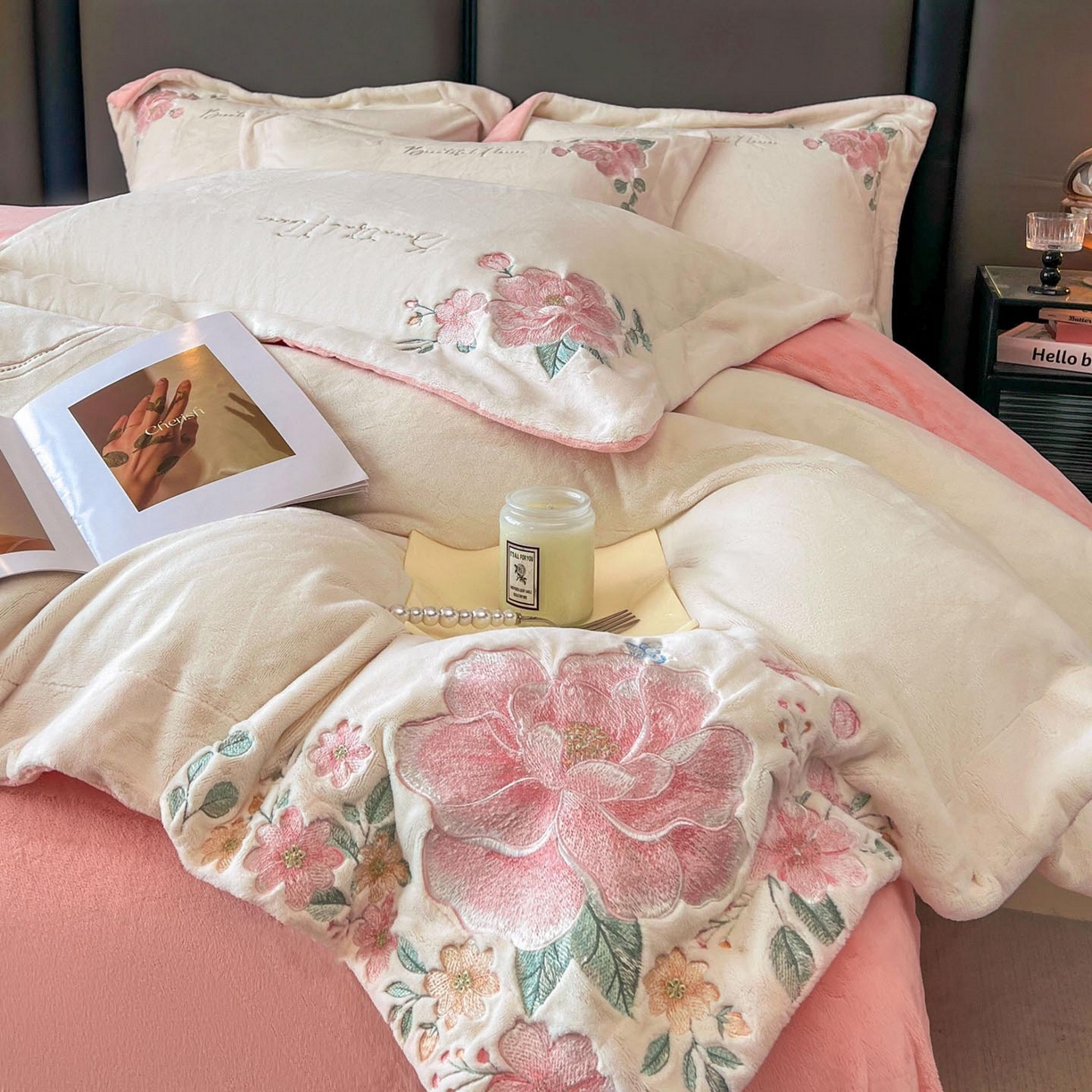 91家纺网 家纺一手货源 找家纺 润锦云 2026新款牛奶绒刺绣四件套-花之韵 花之韵-奶昔白+粉