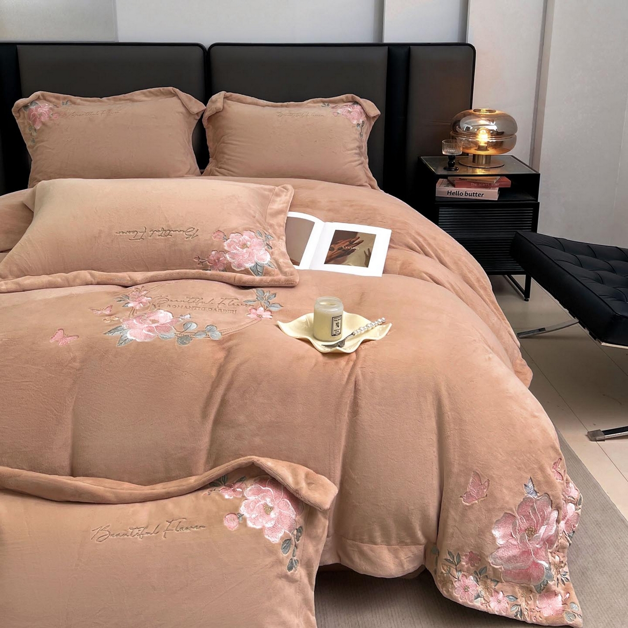 91家纺网 家纺一手货源 找家纺 润锦云 2026新款牛奶绒刺绣四件套-花之韵 花之韵-摩卡棕