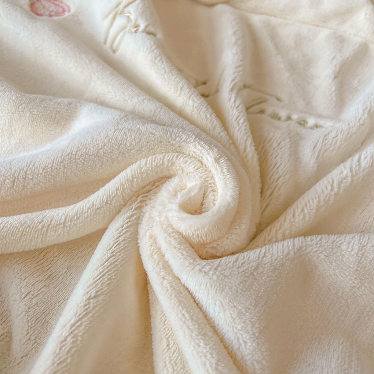 91家纺网 家纺一手货源 找家纺 润锦云 2026新款牛奶绒刺绣四件套-花之韵 花之韵-奶昔白+高贵紫