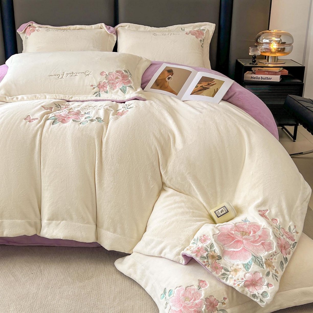 91家纺网 家纺一手货源 找家纺 润锦云 2026新款牛奶绒刺绣四件套-花之韵 花之韵-奶昔白+高贵紫
