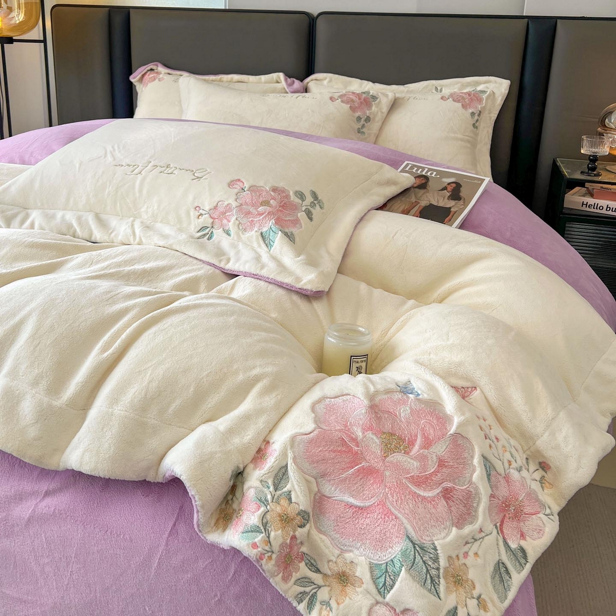 91家纺网 家纺一手货源 找家纺 润锦云 2026新款牛奶绒刺绣四件套-花之韵 花之韵-奶昔白+高贵紫