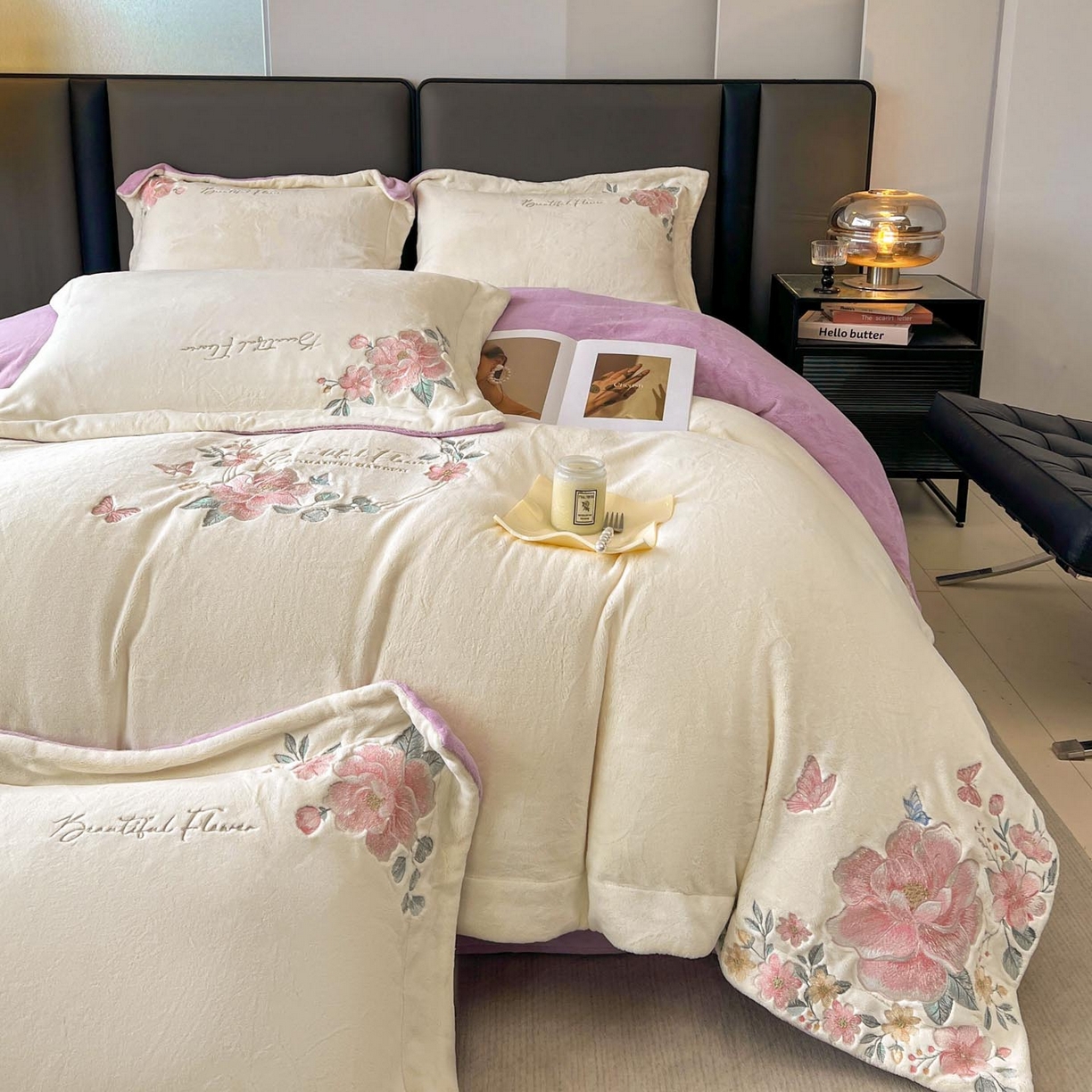 91家纺网 家纺一手货源 找家纺 润锦云 2026新款牛奶绒刺绣四件套-花之韵 花之韵-奶昔白+高贵紫