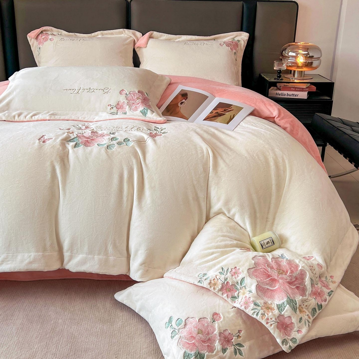 91家纺网 家纺一手货源 找家纺 润锦云 2026新款牛奶绒刺绣四件套-花之韵 花之韵-奶昔白+粉