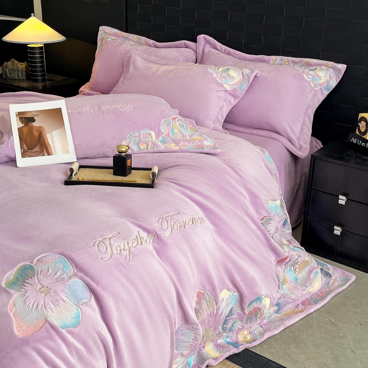 91家纺网 家纺一手货源 找家纺 （总）润锦云 2026新款大热款220克全消光刺绣牛奶绒四件套-向阳花开