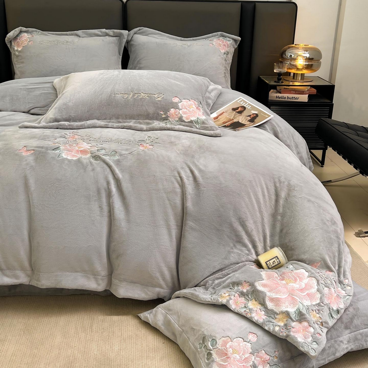 91家纺网 家纺一手货源 找家纺 润锦云 2026新款牛奶绒刺绣四件套-花之韵 花之韵-香草灰