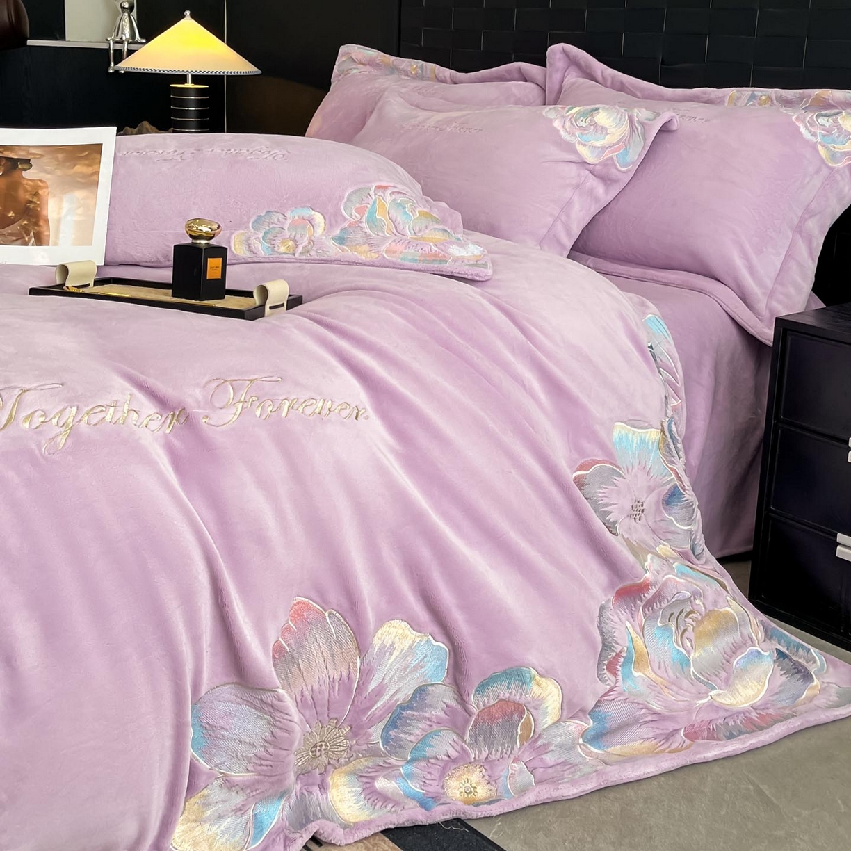 91家纺网 家纺一手货源 找家纺 （总）润锦云 2026新款大热款220克全消光刺绣牛奶绒四件套-向阳花开