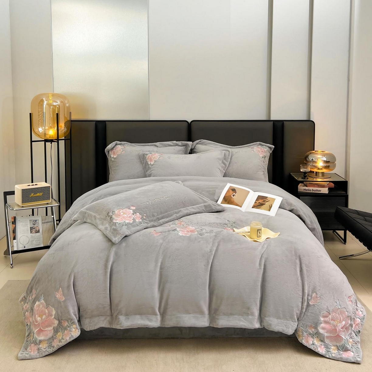 91家纺网 家纺一手货源 找家纺 润锦云 2026新款牛奶绒刺绣四件套-花之韵 花之韵-香草灰