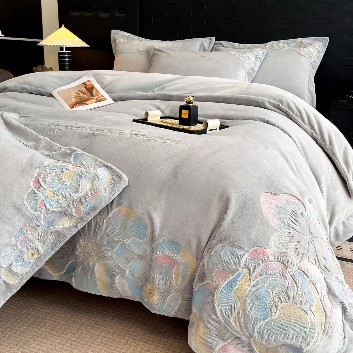 91家纺网 家纺一手货源 找家纺 （总）润锦云 2026新款大热款220克全消光刺绣牛奶绒四件套-向阳花开