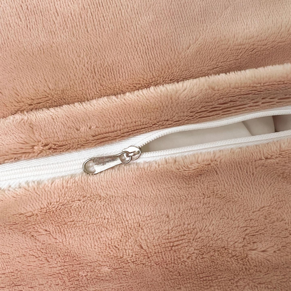 91家纺网 家纺一手货源 找家纺 润锦云 2026新款牛奶绒刺绣四件套-花之韵 花之韵-摩卡棕