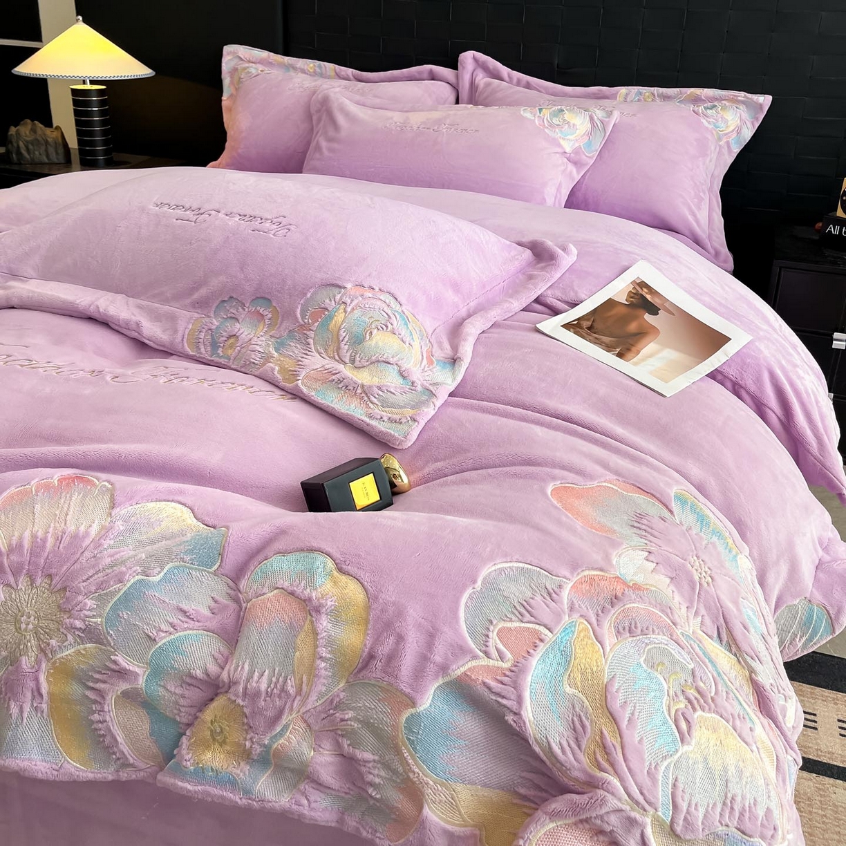 91家纺网 家纺一手货源 找家纺 润锦云 2026新款大热款220克全消光刺绣牛奶绒四件套-向阳花开 向阳花开-高贵紫