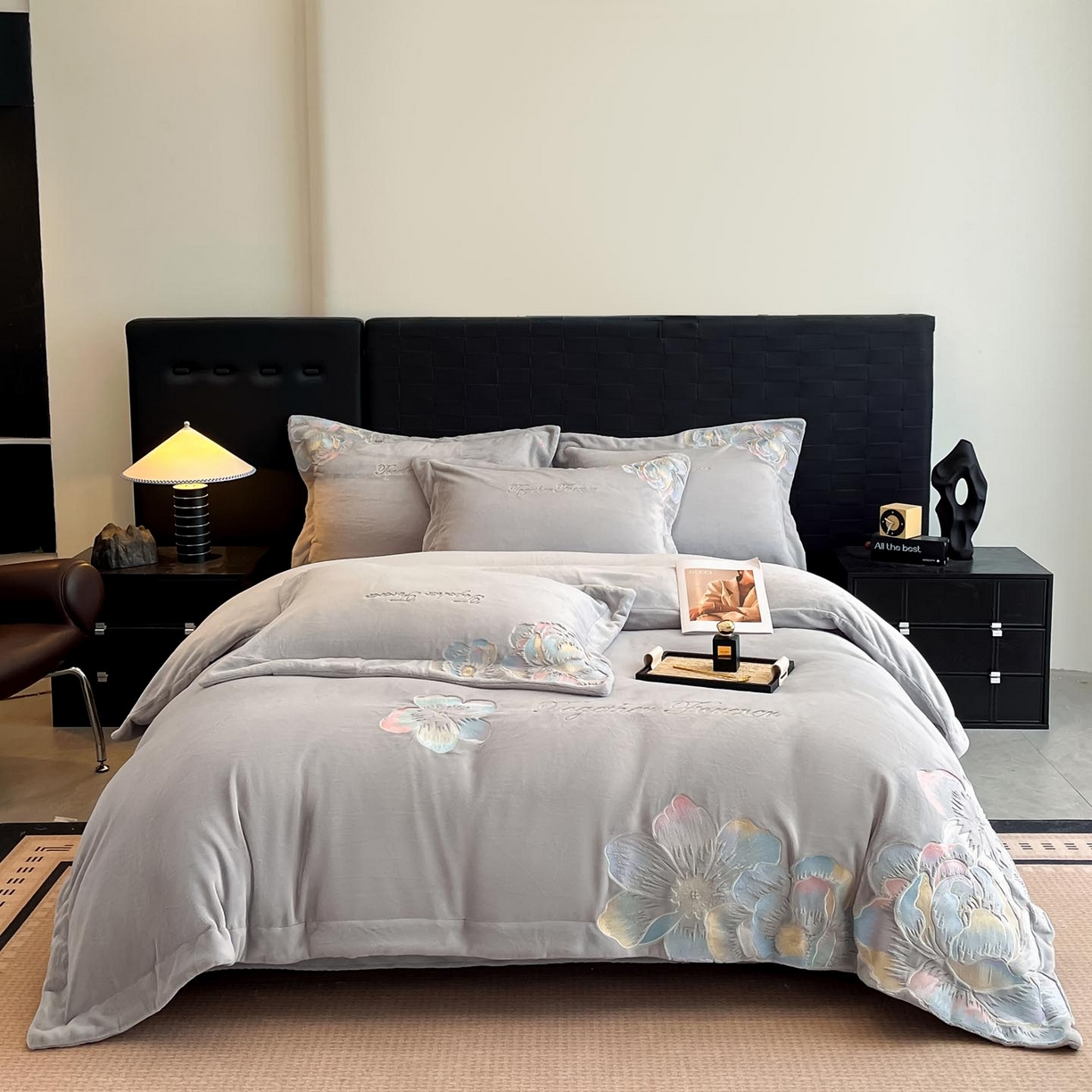 91家纺网 家纺一手货源 找家纺 润锦云 2026新款大热款220克全消光刺绣牛奶绒四件套-向阳花开 向阳花开-香草灰