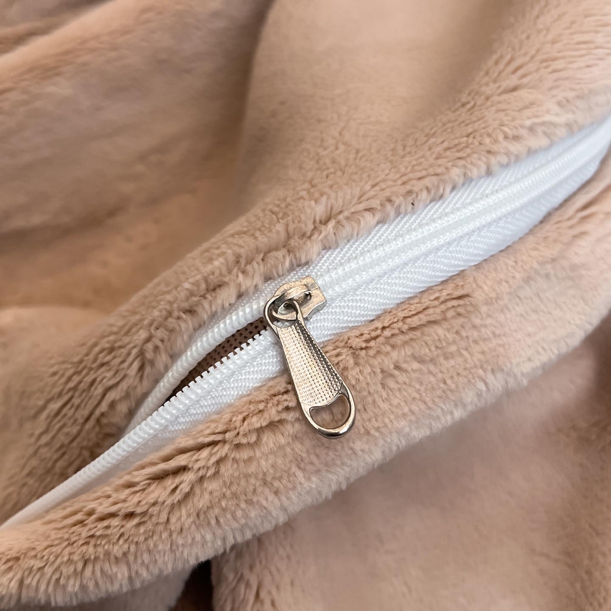 91家纺网 家纺一手货源 找家纺 润锦云 2026新款大热款220克全消光刺绣牛奶绒四件套-向阳花开 向阳花开-摩卡棕