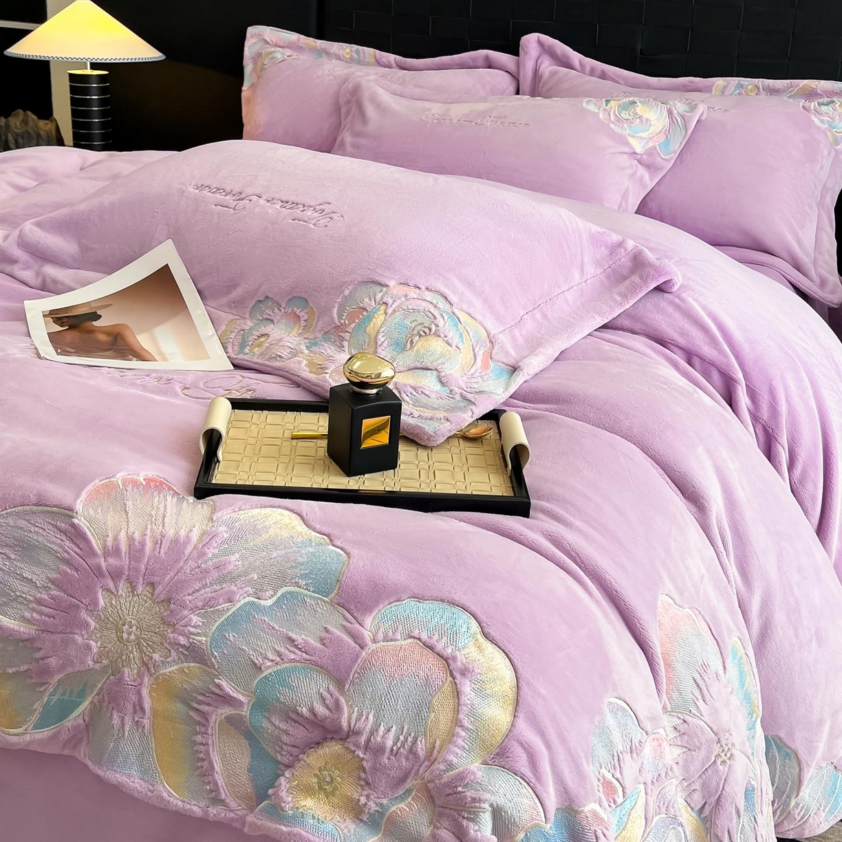 91家纺网 家纺一手货源 找家纺 润锦云 2026新款大热款220克全消光刺绣牛奶绒四件套-向阳花开 向阳花开-高贵紫