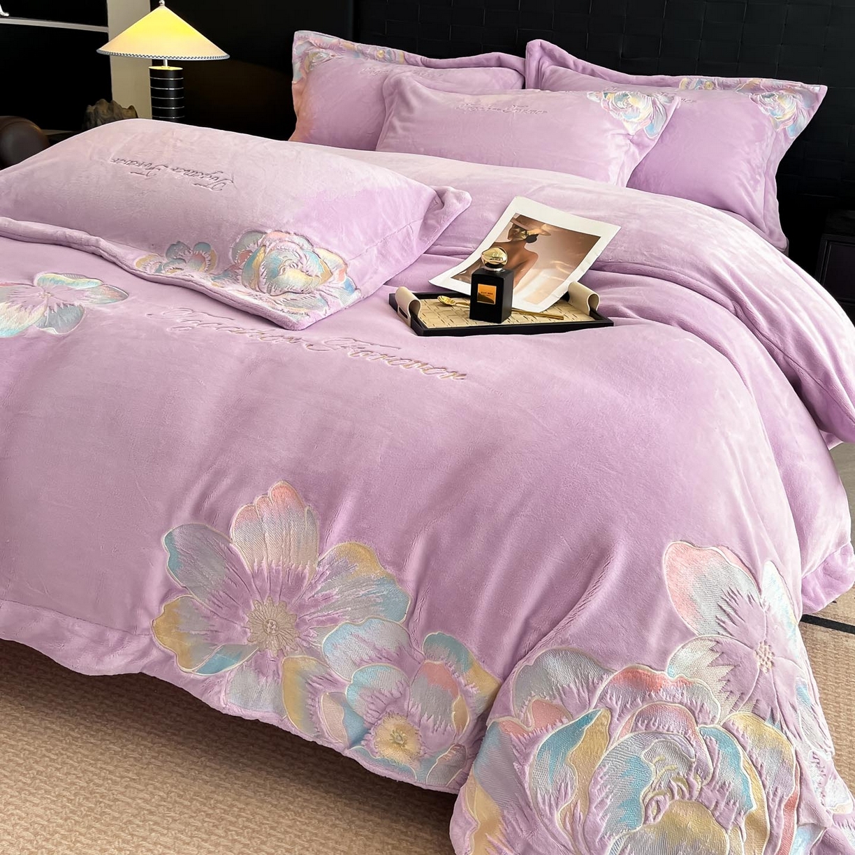 91家纺网 家纺一手货源 找家纺 润锦云 2026新款大热款220克全消光刺绣牛奶绒四件套-向阳花开 向阳花开-高贵紫