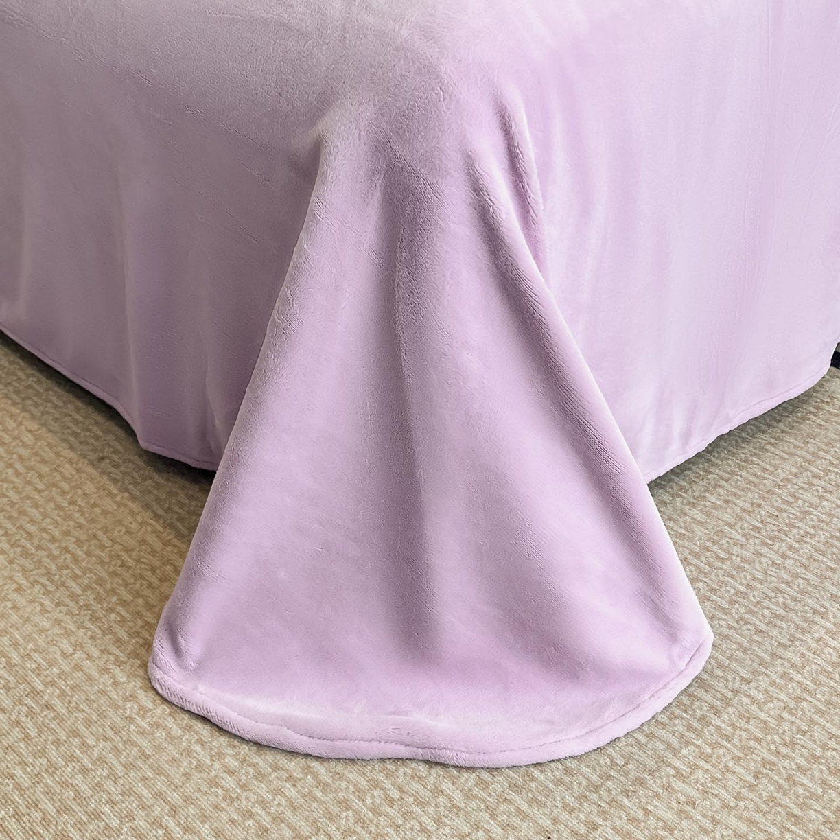 91家纺网 家纺一手货源 找家纺 润锦云 2026新款大热款220克全消光刺绣牛奶绒四件套-向阳花开 向阳花开-奶昔白+高贵紫