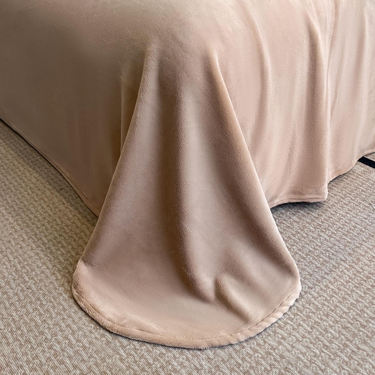 91家纺网 家纺一手货源 找家纺 润锦云 2026新款大热款220克全消光刺绣牛奶绒四件套-向阳花开 向阳花开-摩卡棕