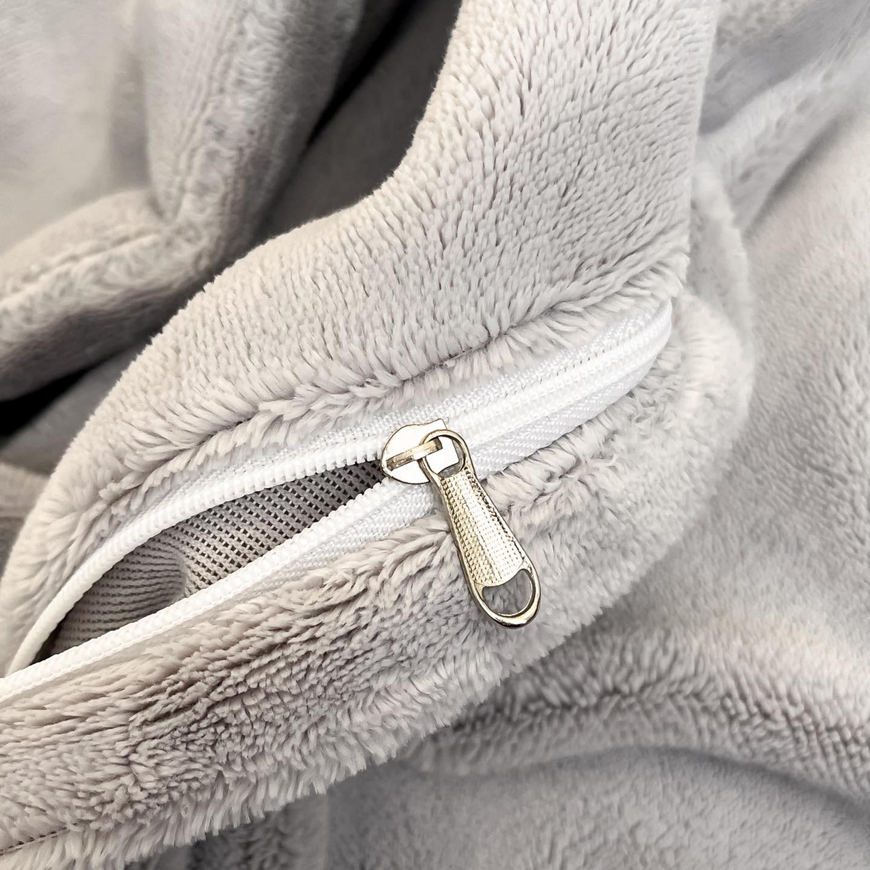 91家纺网 家纺一手货源 找家纺 润锦云 2026新款大热款220克全消光刺绣牛奶绒四件套-向阳花开 向阳花开-香草灰