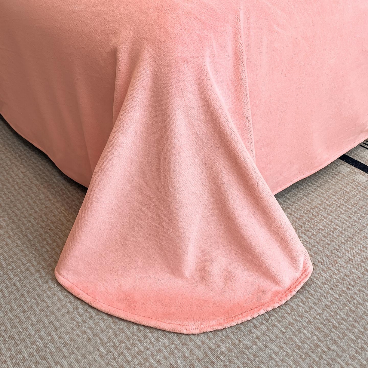 91家纺网 家纺一手货源 找家纺 润锦云 2026新款大热款220克全消光刺绣牛奶绒四件套-向阳花开 向阳花开-樱花粉