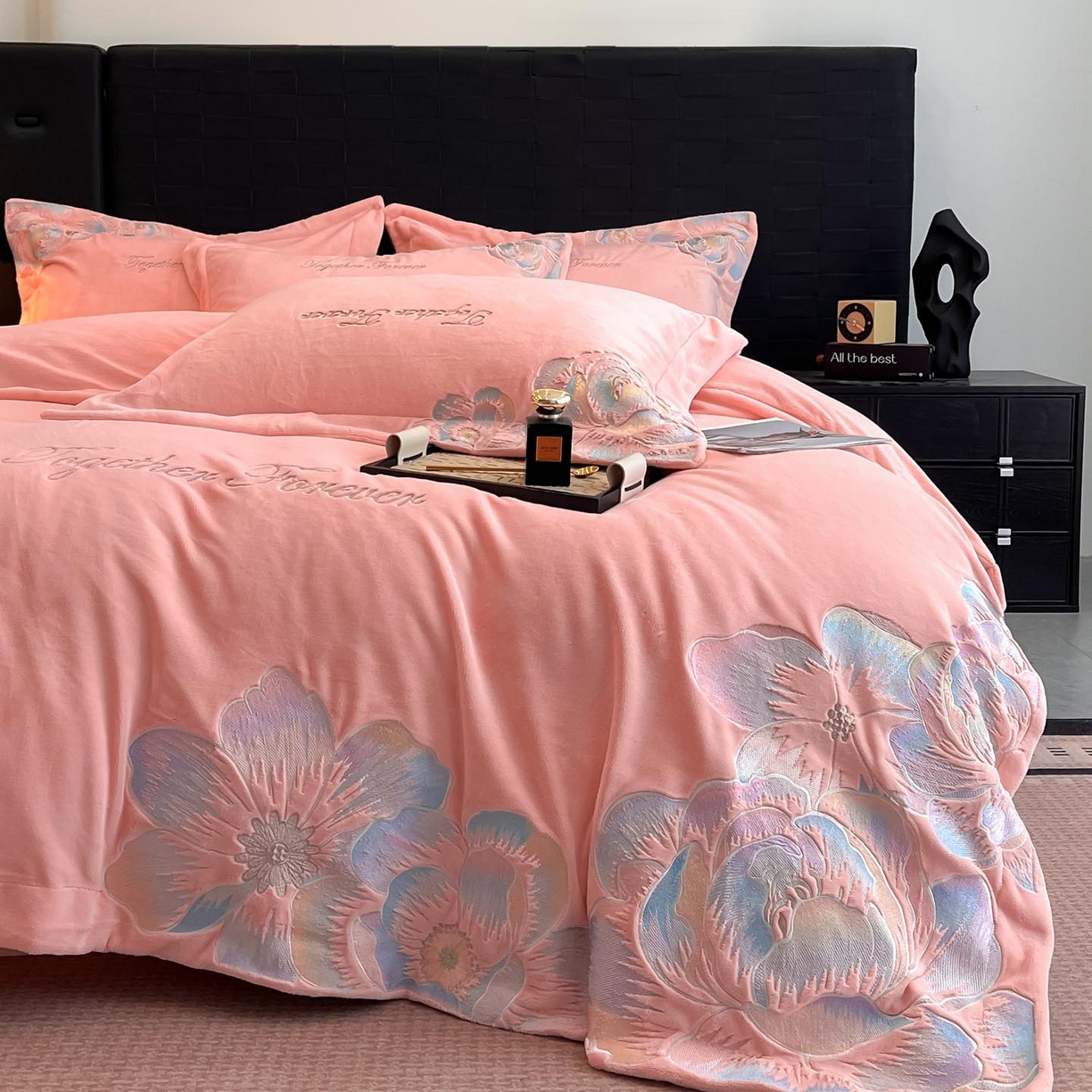 91家纺网 家纺一手货源 找家纺 润锦云 2026新款大热款220克全消光刺绣牛奶绒四件套-向阳花开 向阳花开-樱花粉