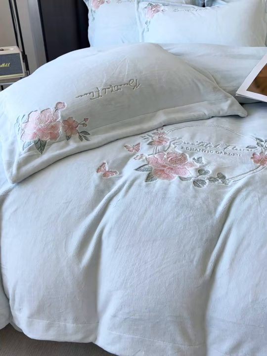 91家纺网 家纺一手货源 找家纺 （总）润锦云 2026新款牛奶绒刺绣四件套-花之韵