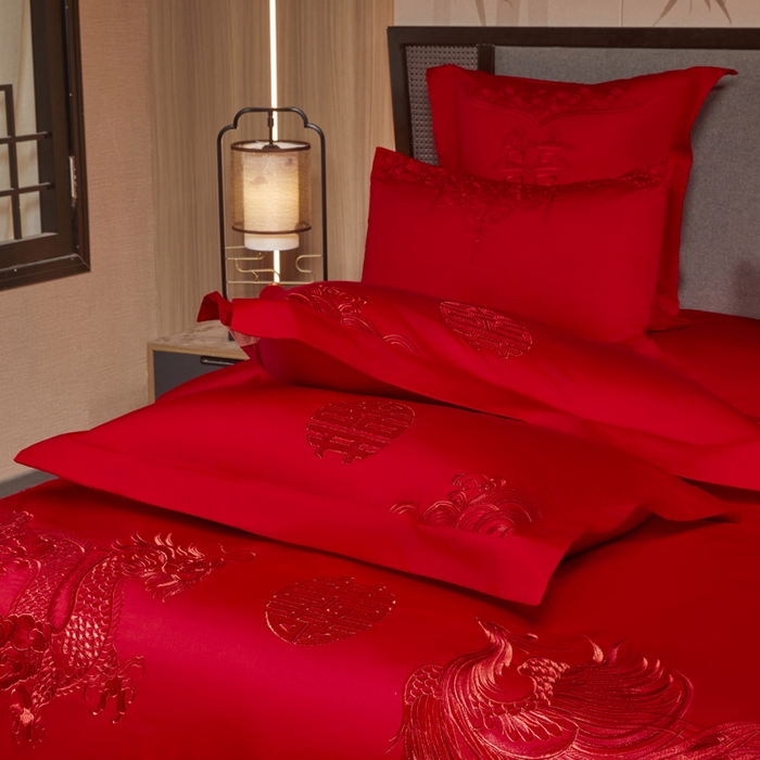 91家纺网 家纺一手货源 找家纺 润锦云 2026新款150克高克重中式婚庆款高支高密重工刺绣四件套 祥龙喜凤--红