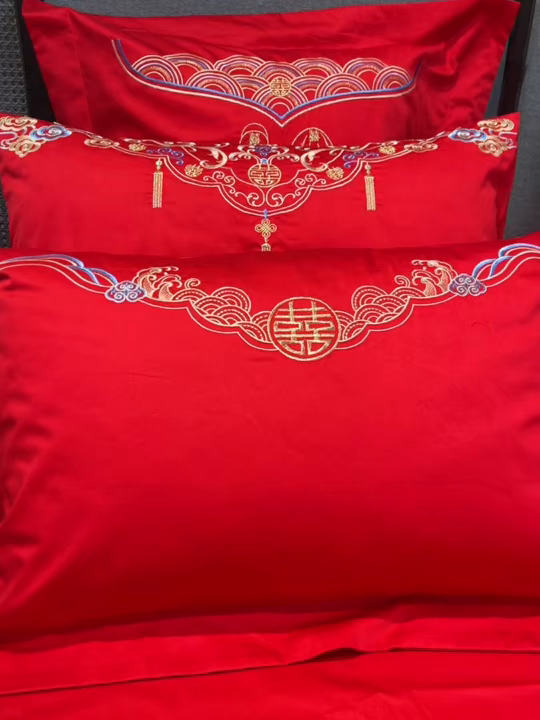 91家纺网 家纺一手货源 找家纺 润锦云 2026新款150克高克重中式婚庆款高支高密重工刺绣四件套 龙凤情缘--金色