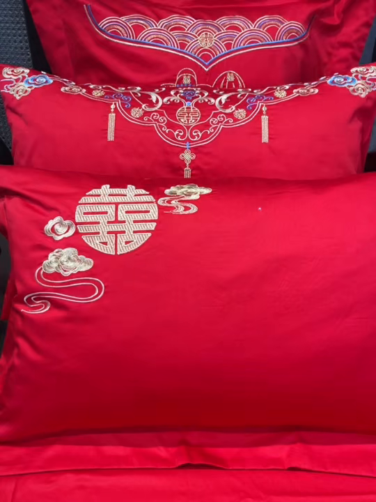 91家纺网 家纺一手货源 找家纺 润锦云 2026新款150克高克重中式婚庆款高支高密重工刺绣四件套 金龙玉凤-- 金