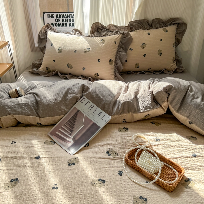 91家纺网 家纺一手货源 找家纺 2026新款泡芙纱花边四件套 咖啡小猫