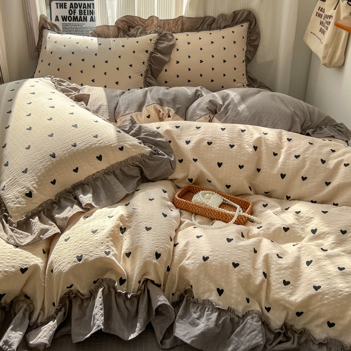 91家纺网 家纺一手货源 找家纺 2026新款泡芙纱花边四件套 咖爱心