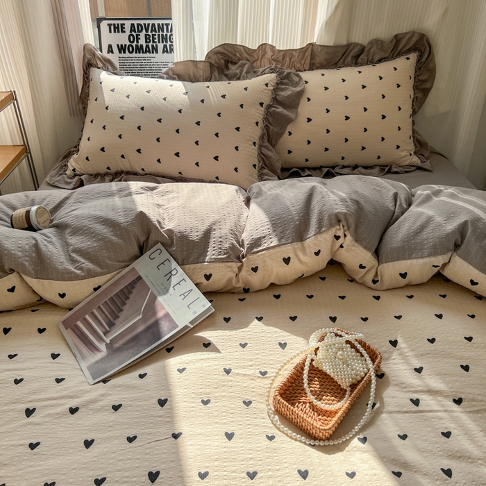 91家纺网 家纺一手货源 找家纺 2026新款泡芙纱花边四件套 咖爱心