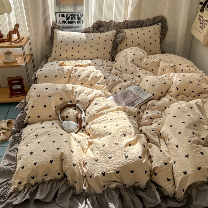 91家纺网 家纺一手货源 找家纺 2026新款泡芙纱花边四件套 咖爱心