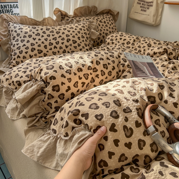 91家纺网 家纺一手货源 找家纺 2026新款泡芙纱花边四件套 咖豹纹