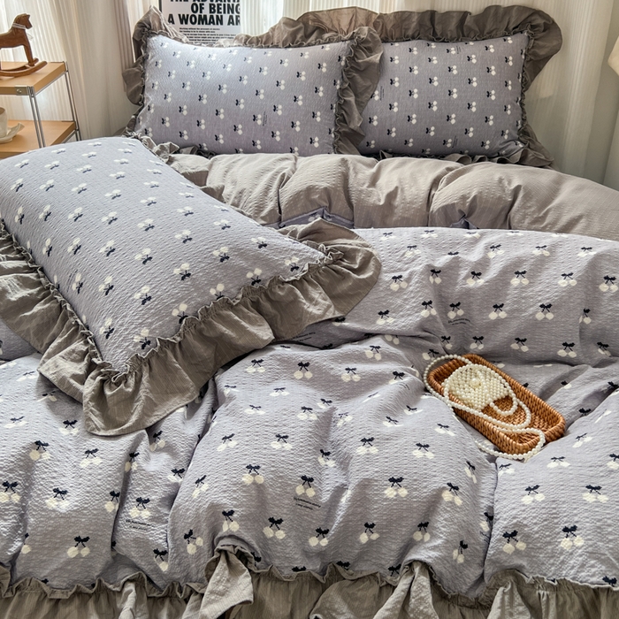 91家纺网 家纺一手货源 找家纺 2026新款泡芙纱花边四件套 灰樱桃