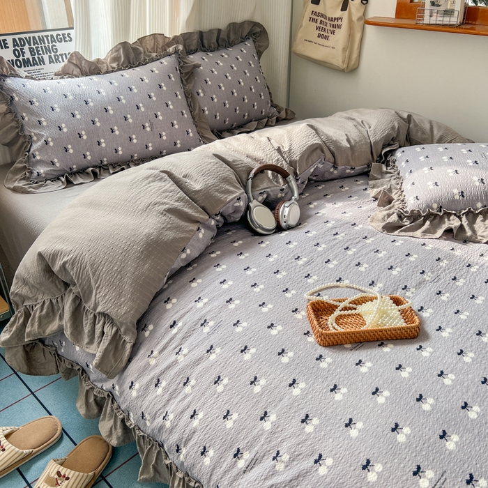 91家纺网 家纺一手货源 找家纺 2026新款泡芙纱花边四件套 灰樱桃