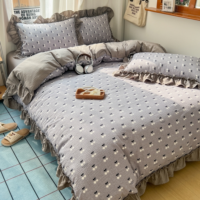 91家纺网 家纺一手货源 找家纺 2026新款泡芙纱花边四件套 灰樱桃