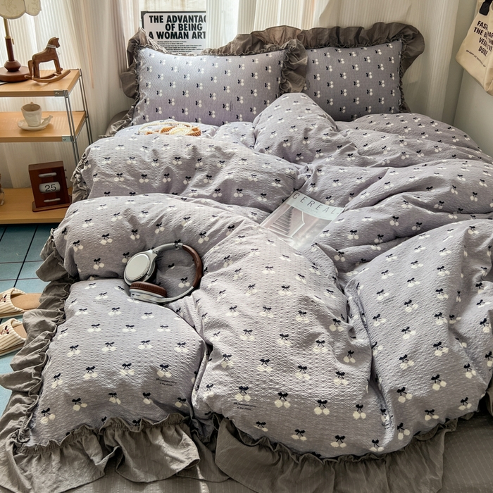 91家纺网 家纺一手货源 找家纺 2026新款泡芙纱花边四件套 灰樱桃