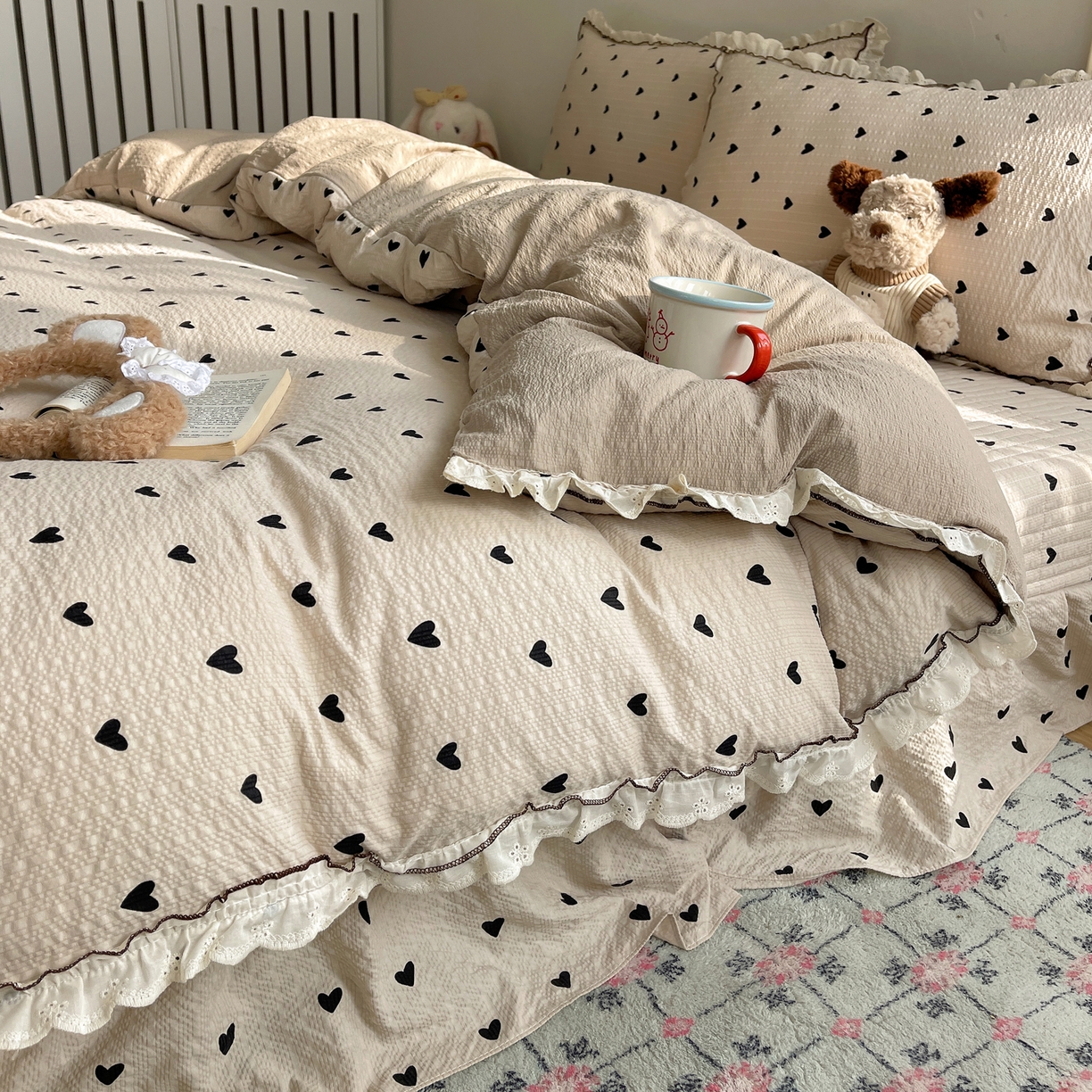 91家纺网 家纺一手货源 找家纺 2026新款泡芙纱床盖四件套 咖爱心