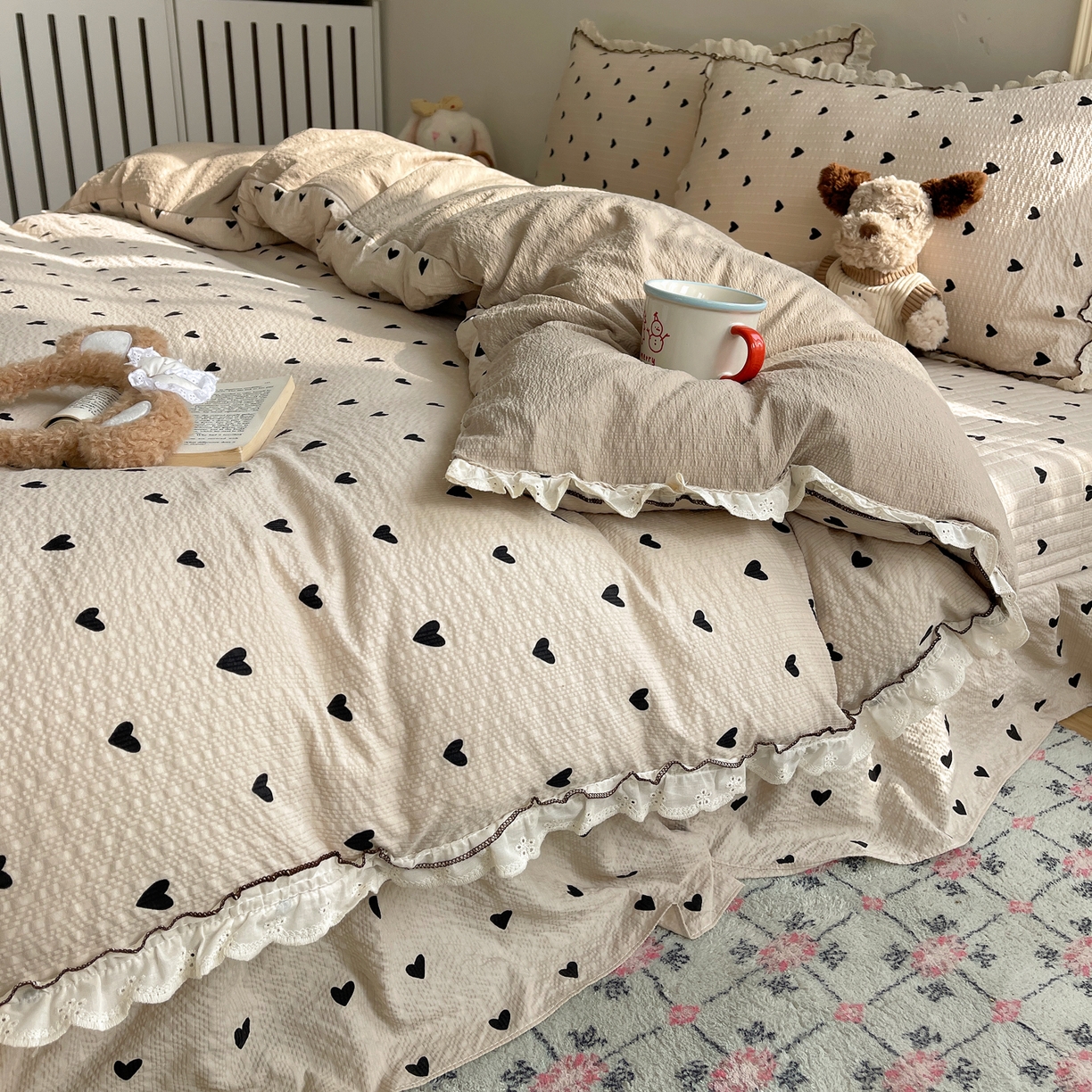 91家纺网 家纺一手货源 找家纺 2026新款泡芙纱床盖四件套 咖爱心